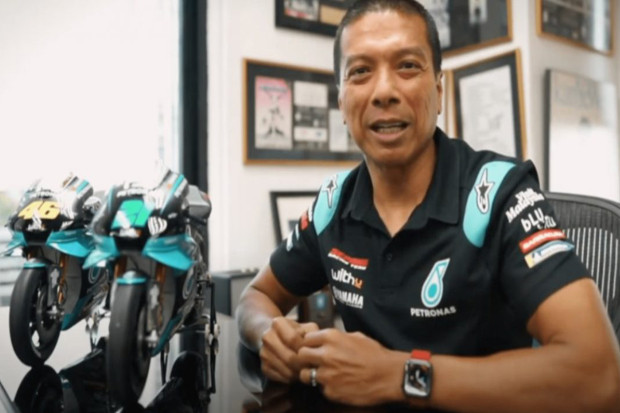 Karisma Rossi Bikin...