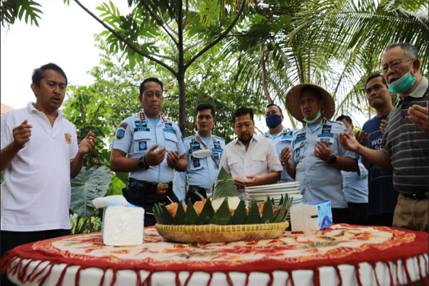 Dari Elite Jadi Petani,...