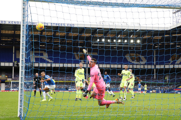 Newcastle Gasak Everton...