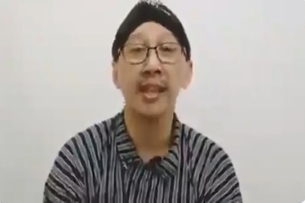 Cuitannya Jadi Bola...