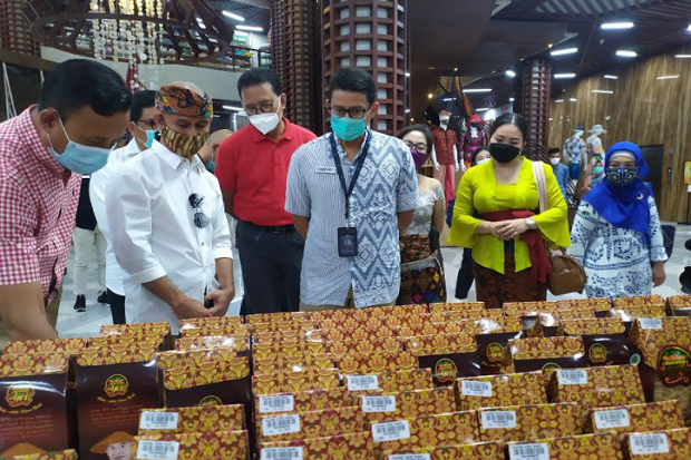 Kunjungi Toko Oleh-oleh,...