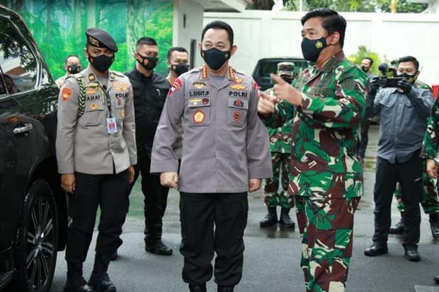 Panglima TNI Terima...