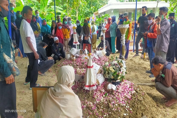 Hujan Tangis Warnai...