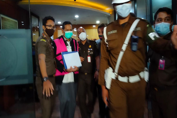 Kejagung Tetapkan 8...