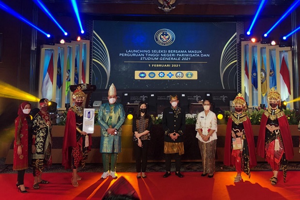 Resmikan SBMPTNP, Menparekraf...
