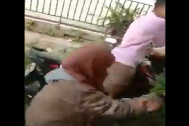 Viral! Gadis Berjilbab...
