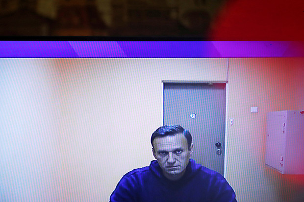 Medvedev: Navalny Gunakan...