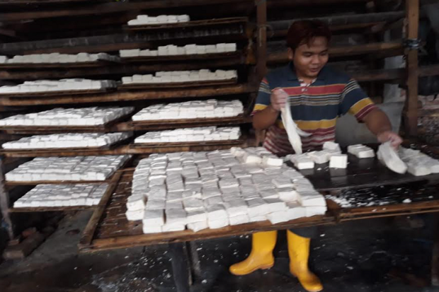 Harga Kedelai Tinggi,...