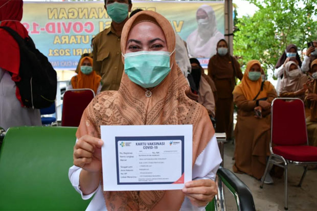 Indah Putri Indriani...