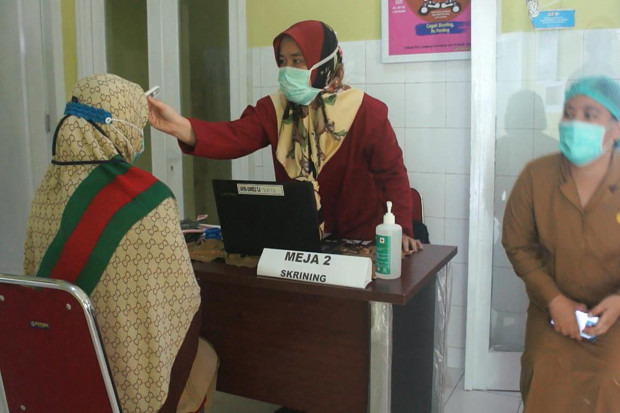 59 Tenaga Kesehatan...