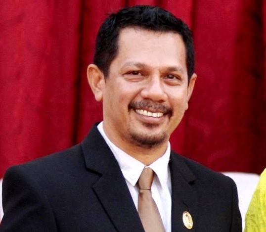 Konspirasi Pejabat Gelapkan...