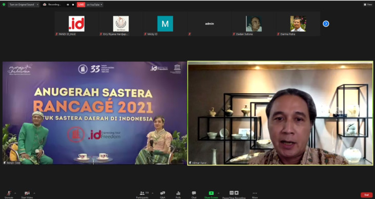 Lewat Digitalisasi Aksara,...