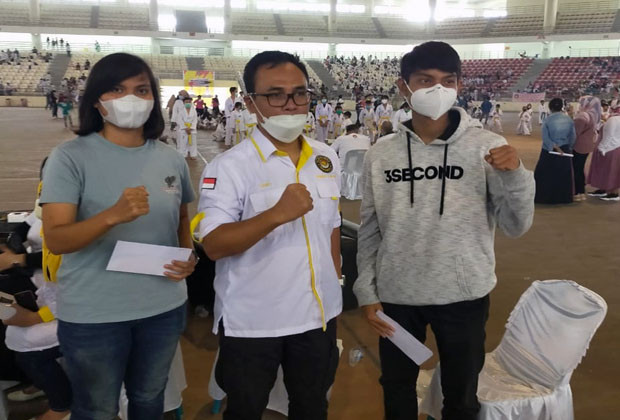 Dua Atlet Taekwondo...