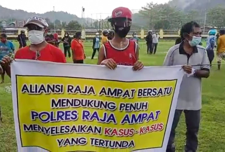 Aliansi Raja Ampat Bersatu...
