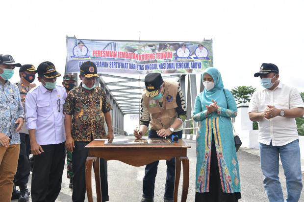 8 Tahun Terbengkalai,...