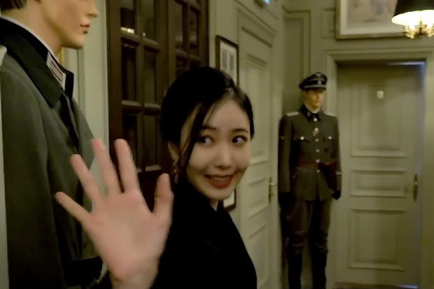 Sowon Foto Bareng Manekin...
