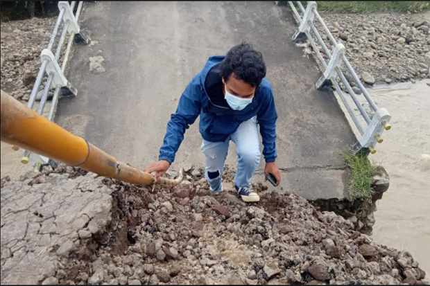 Jembatan Penghubung...