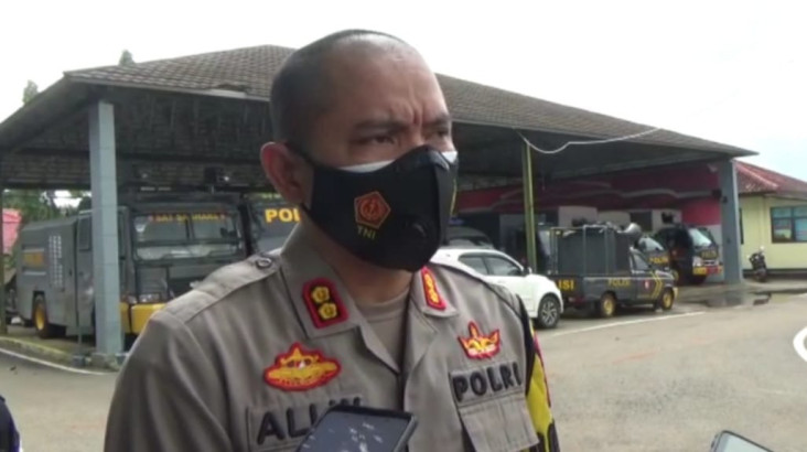 Mantan Suami Artis Dina...