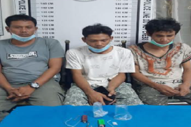 Sedang Pesta Narkoba,...