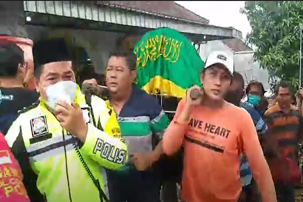 Korban Banjir, Nenek...