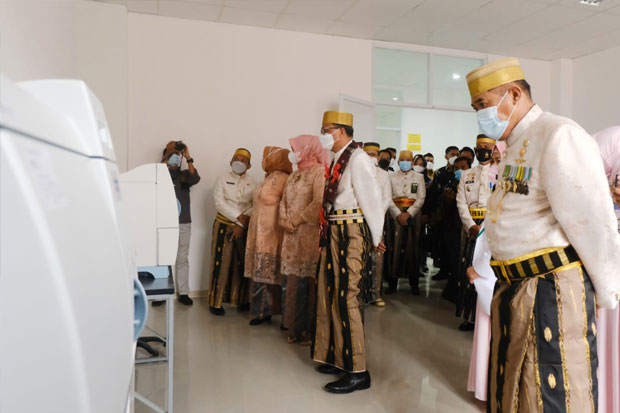 Nurdin Resmikan Gedung...