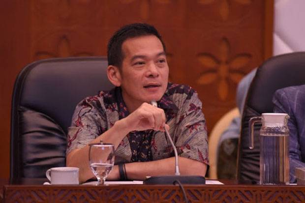 Bantah Dukung Moeldoko,...