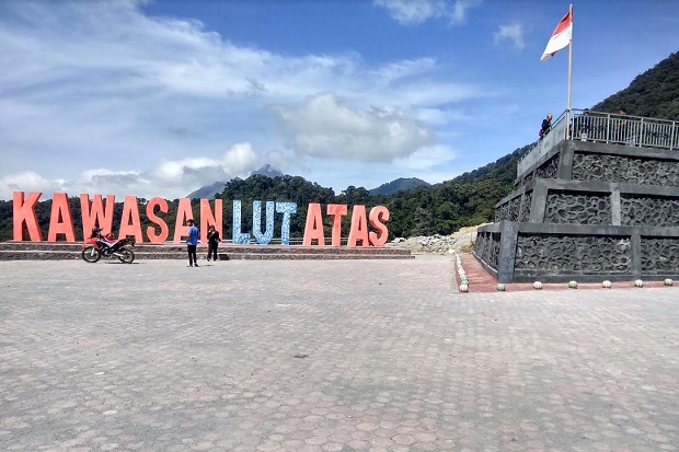 Pesona Lut Atas ‘Negeri...
