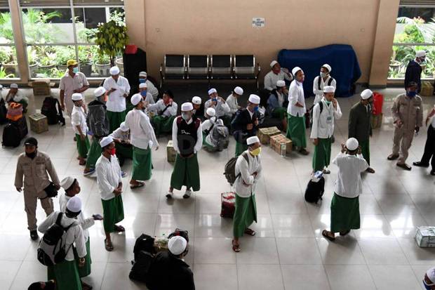 Pesantren dan Boarding...