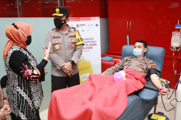 Ratusan Personel Polisi...