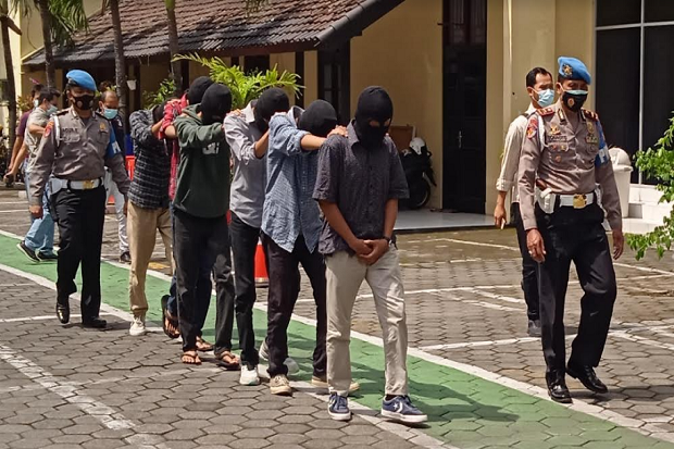 6 Remaja Pelaku Penganiayaan...