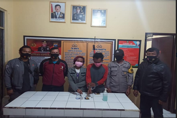 Sedang Pesta Sabu, Sepasang...