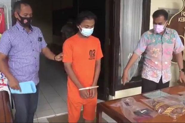 Sepasang Remaja di Jepara...
