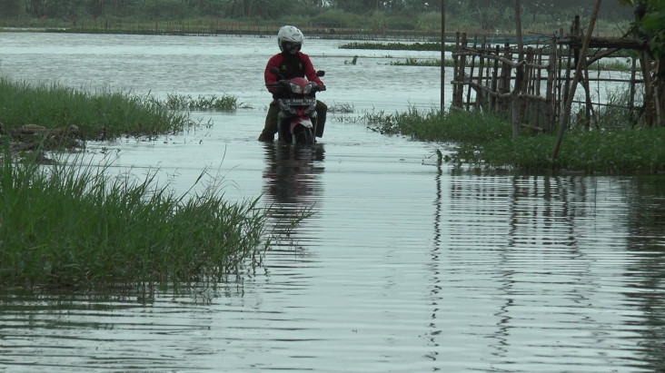 Diguyur Hujan Semalaman,...