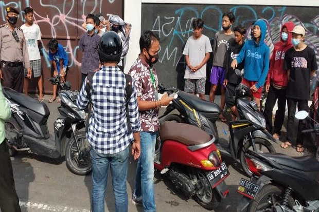 Aksi Balap Liar, 13...