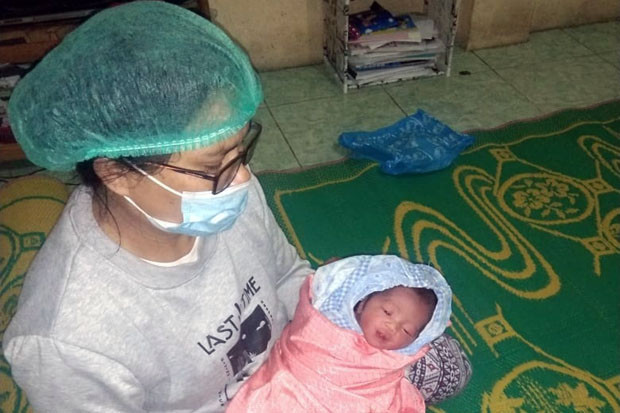 Geger! Bayi Laki-laki...