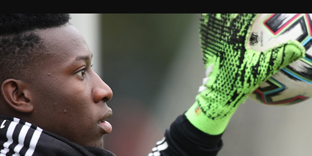Bela Onana, Ajax Klaim...