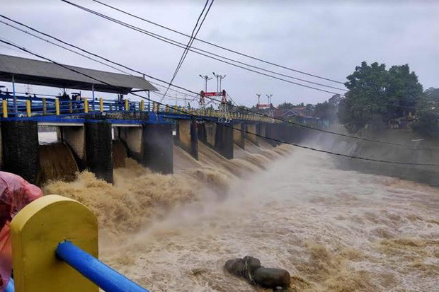 TMA Sungai Ciliwung...