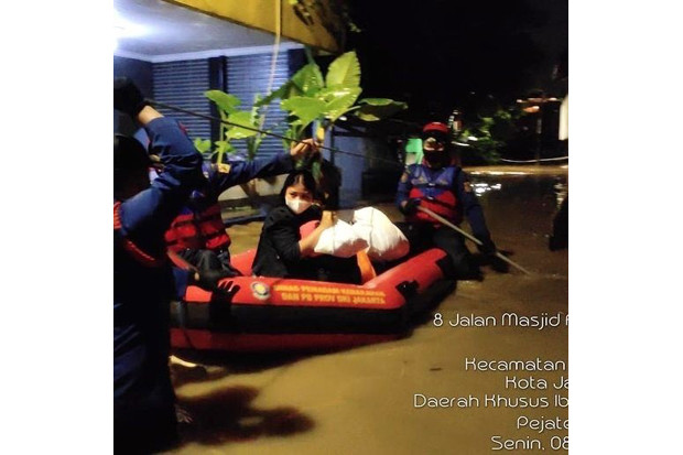 Banjir Rendam Pasar...