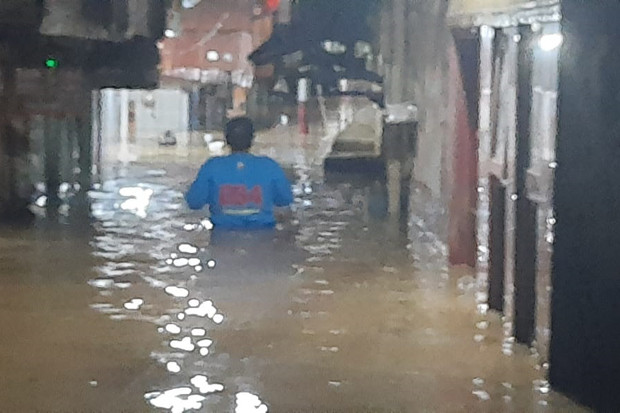 Rumah Terendam Banjir,...