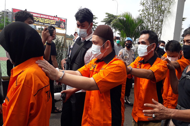 Polisi Bongkar Rumah...