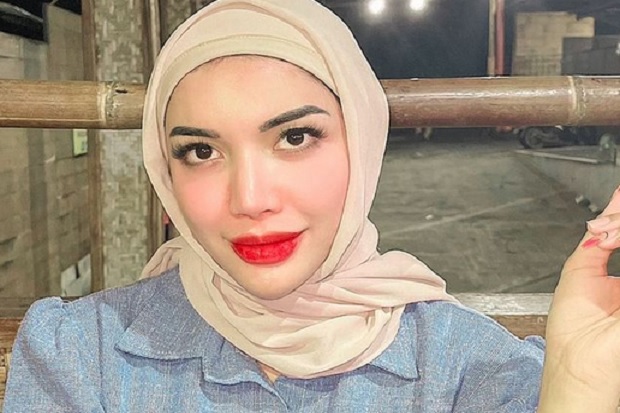 Millen Cyrus Unggah...
