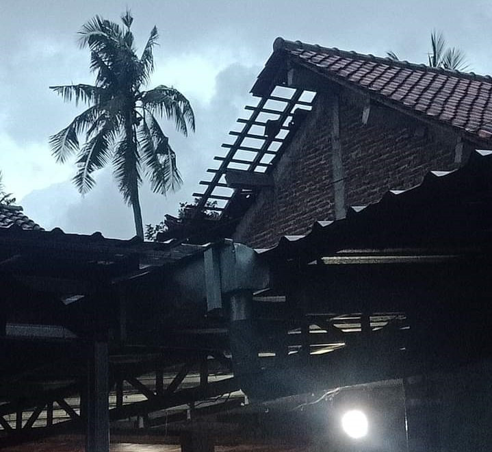 Diterjang Angin Puting...