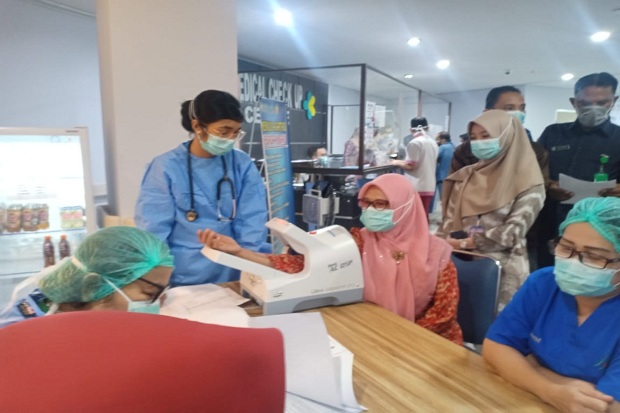 Usai Divaksin, 9 Tenaga...