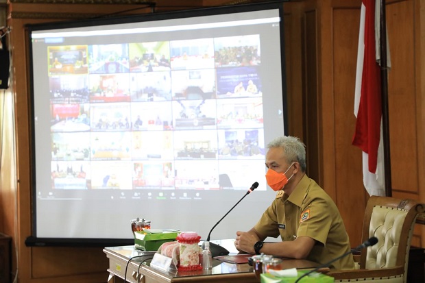 Program Vaksinasi Turunkan...