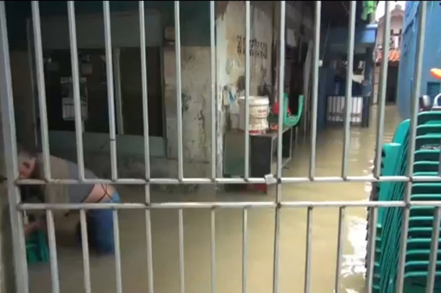 Khawatir Banjir Susulan,...