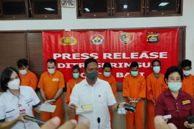 Gasak Uang 1.000 Nasabah,...