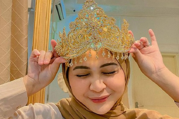 Kesha Ratuliu Terus...