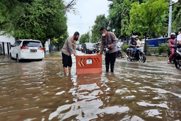 Tergenang Banjir, Kapolres...