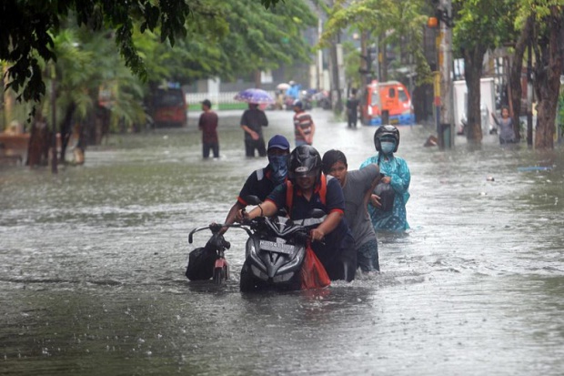 Semarang Dikepung Banjir...