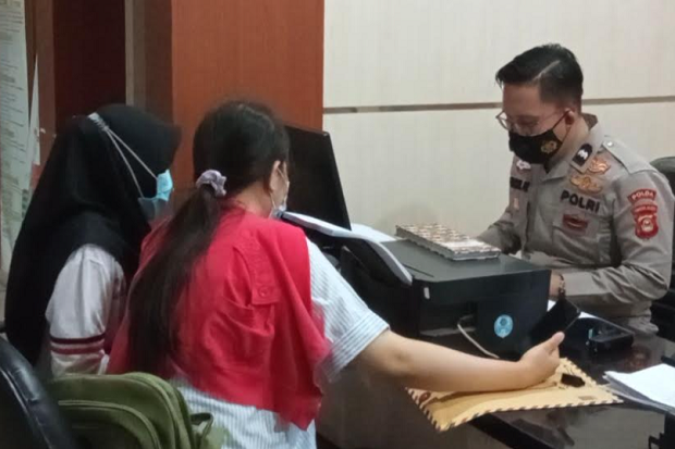 Tertipu Miliaran Rupiah,...